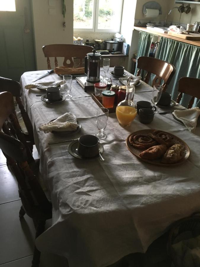 Le Petit Grange Bed & Breakfast Le Lindois Bagian luar foto
