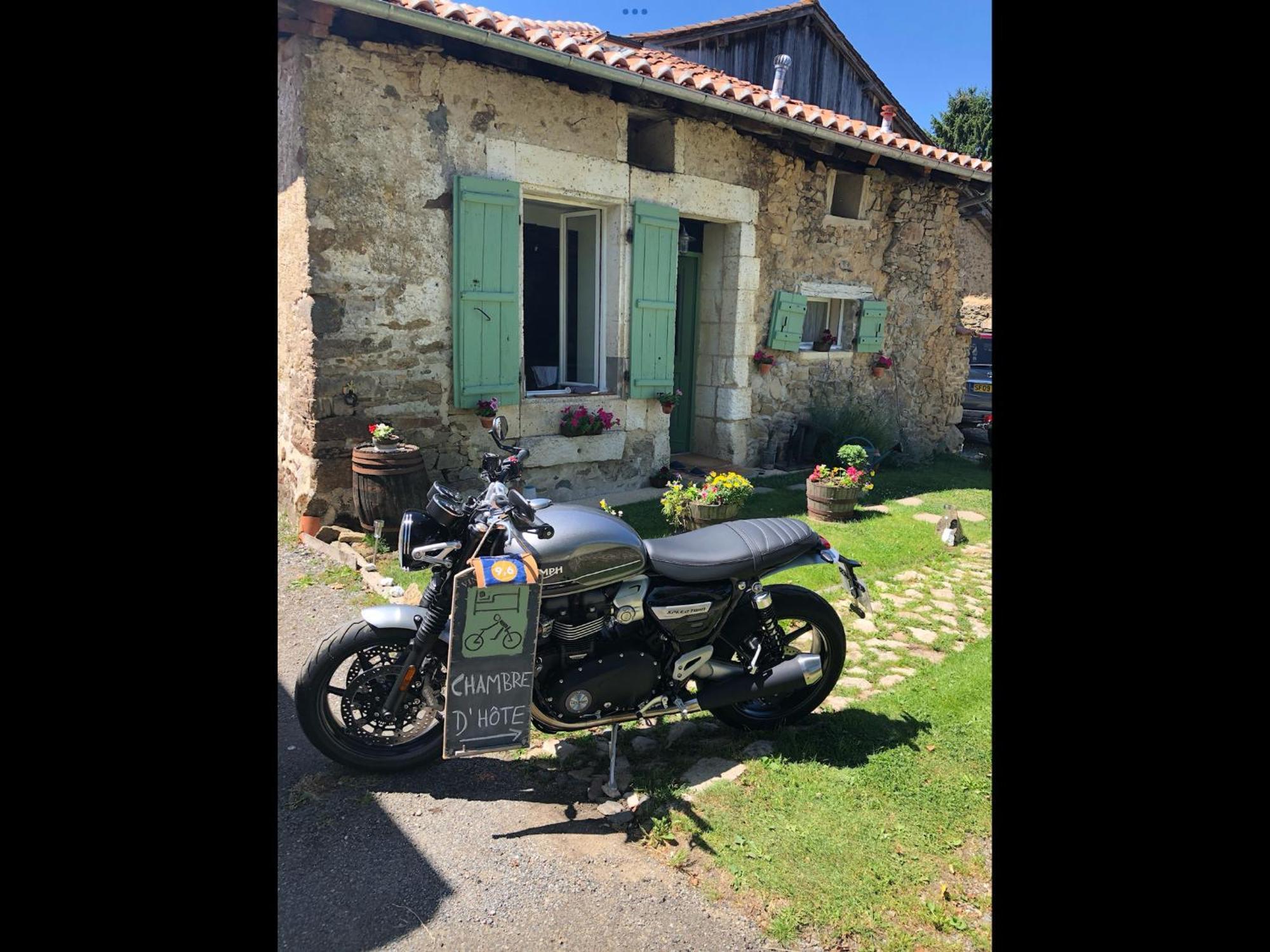 Le Petit Grange Bed & Breakfast Le Lindois Bagian luar foto