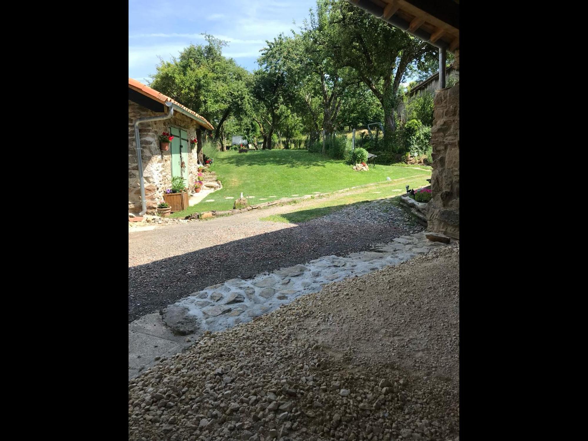 Le Petit Grange Bed & Breakfast Le Lindois Bagian luar foto